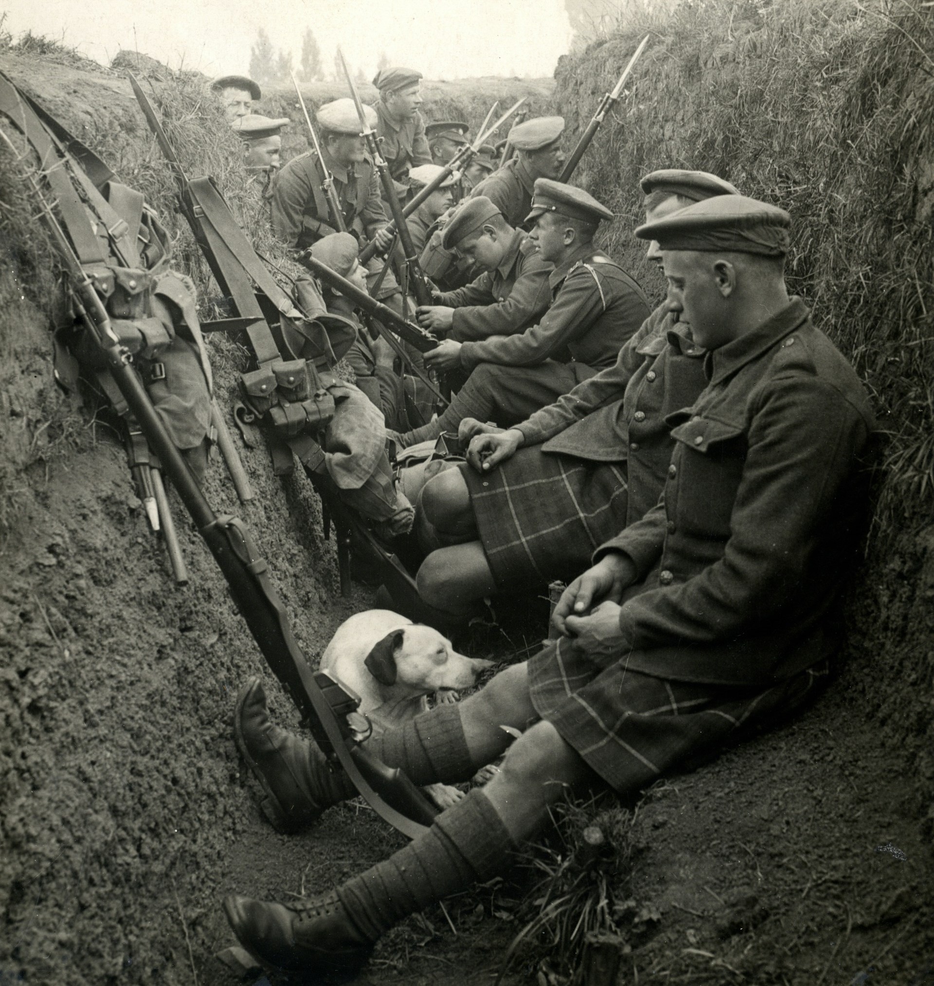 1914, World War 1. Highland Territorials in a trench. Photographer: H. D. Girdwood.